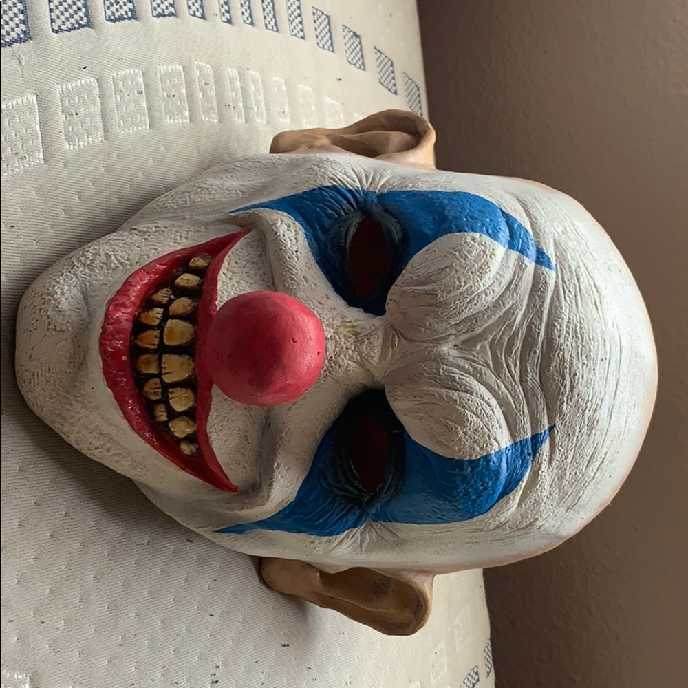 Clown mask